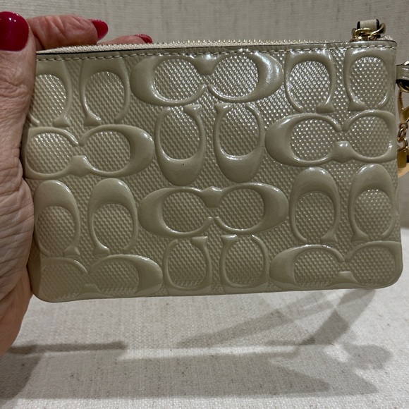 Coach Cream/ Light Beige Embossed Wristlet  NWT and Dust Bag - Picture 3 of 7